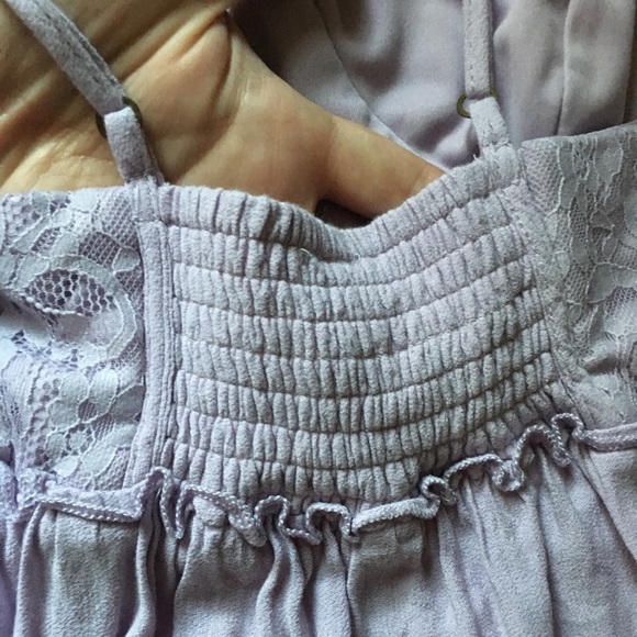 Lavender spaghetti strap cinched V-neck top 🌸 - Picture 7 of 8